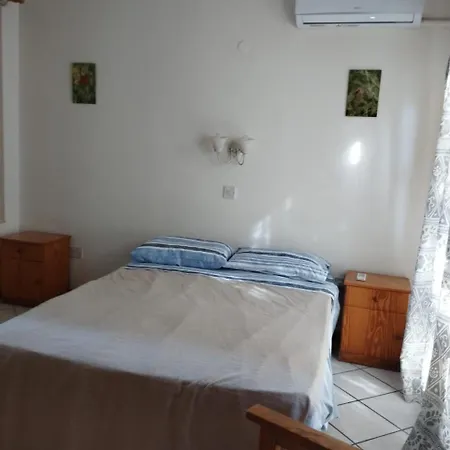 Antony's Garden House Bed & Breakfast *