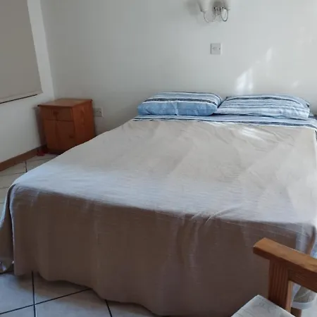 Antony's Garden House Bed & Breakfast *
